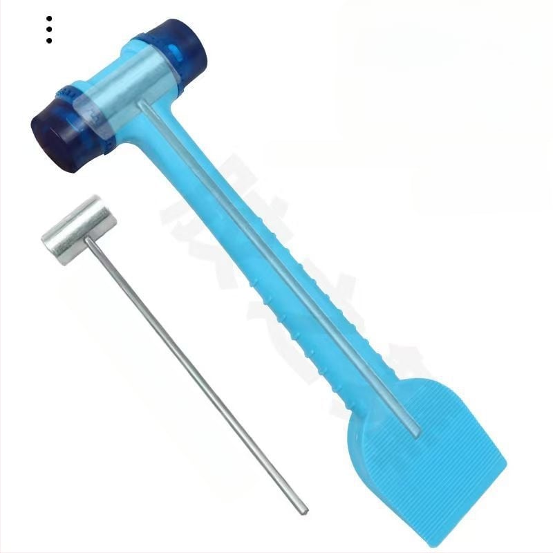 Plieninis korpusas su odiniu rankena – dviejų funkcijų montavimo įrankis plytelėms ir durų/ langų rėmams; plastikinė mentele ir gumos sandarinimo juosta