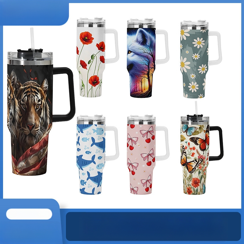 Изолиран автомобилен пътуващ чаша с ръкохватка и сламка — вътрешност 304 стомана, външна обвивка 201 стомана, вакуумна изолация 0–6 ч, възможност за персонализирано лого