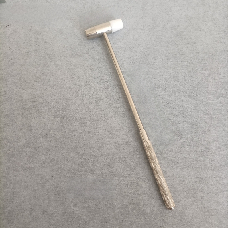 Nagų plaktukas su geležine galva