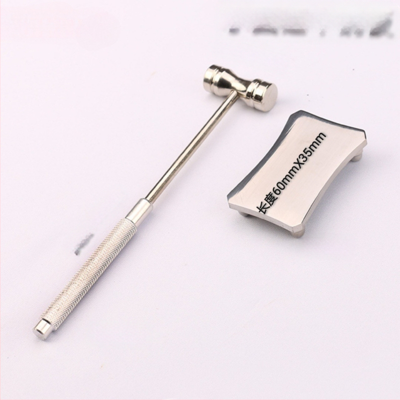 Nagų plaktukas su geležine galva