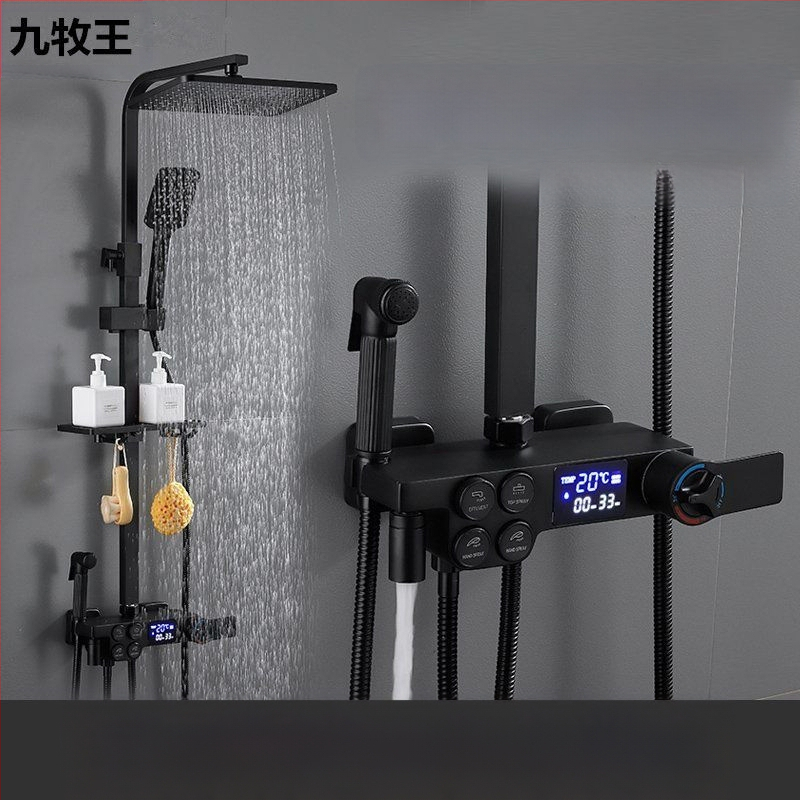 Dušo komplektas su vario korpusu, kvadratinio formos, sieninis tvirtinimas, funkcijos: purškimas, temperatūros reguliavimas, lietaus režimas; keturi lygiai išmaniai pastoviai temperatūrai su skaitmeniniu ekranu