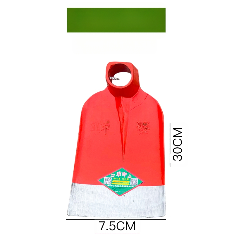 Sodo kaltas motyka plevelėms, daržovių augimui ir dirvos purninimui – kasimas ir purenimas