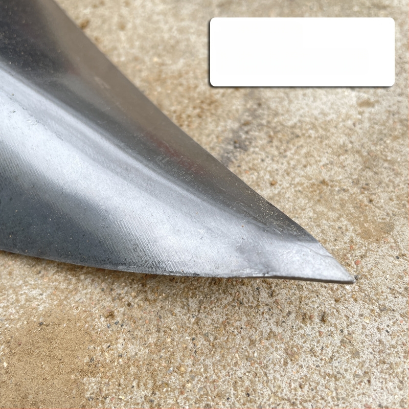 Reguliuojama trikampė daržo kastuvė kanalo klojimui, kasimui, griovių formavimui ir dirvožemio atpalaidavimui – daugiafunkcis sodo įrankis su aštria paukščio snapo galva