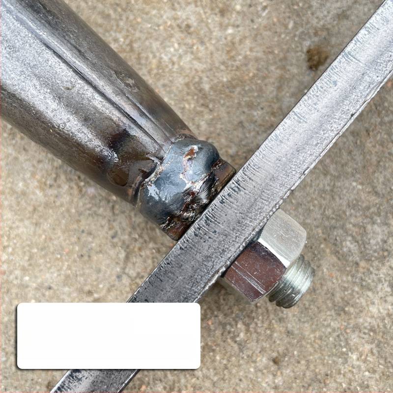 Reguliuojama trikampė daržo kastuvė kanalo klojimui, kasimui, griovių formavimui ir dirvožemio atpalaidavimui – daugiafunkcis sodo įrankis su aštria paukščio snapo galva