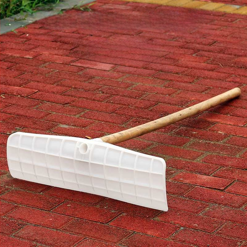 Plastikinės sodo grėbliai su storesne galva, skirti vejai ir lapų rinkimui