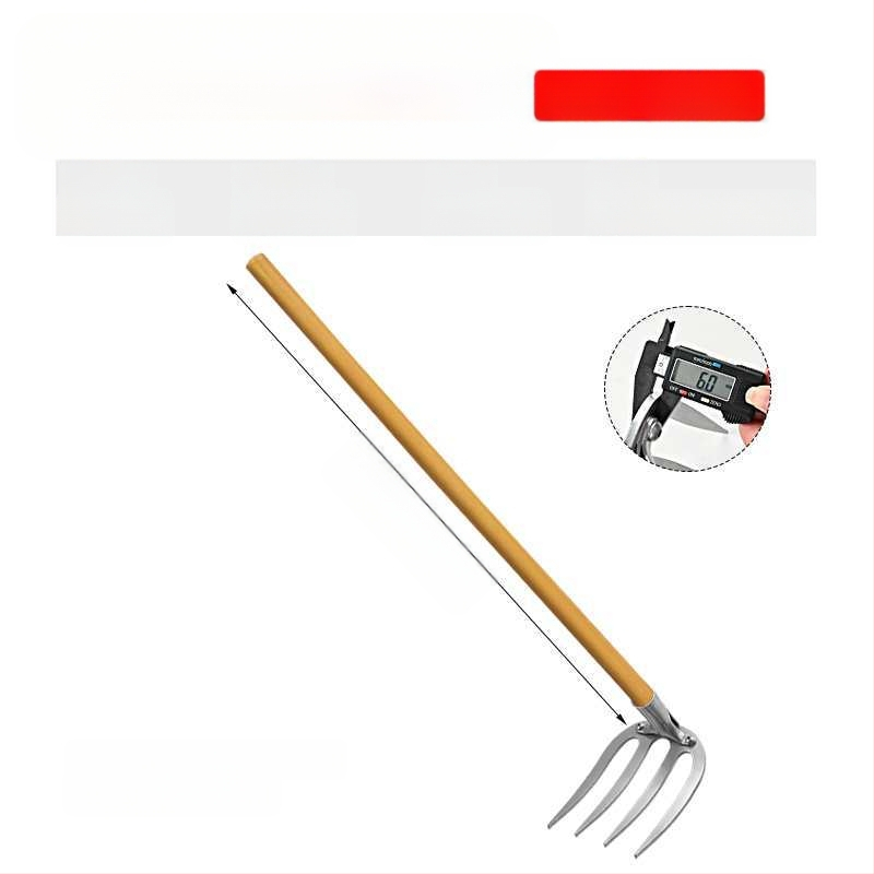 Keturių dantų kaltas plieninis grėblys daržo žemei laisvinti ir daržininkystei