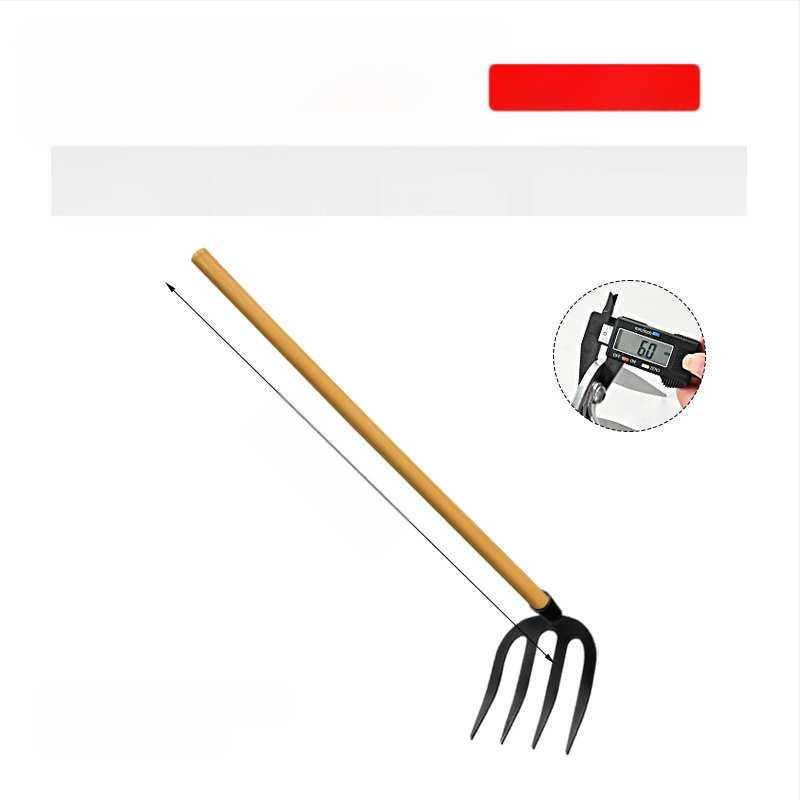 Keturių dantų kaltas plieninis grėblys daržo žemei laisvinti ir daržininkystei