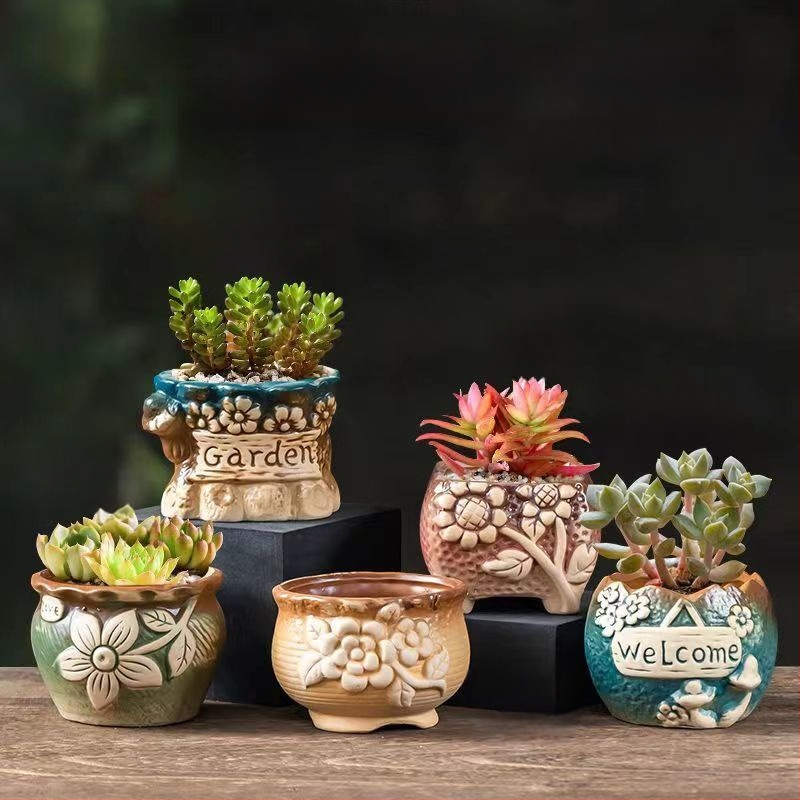 Keraminė sukulentų vaza, kvėpuojanti, stovinti ant grindų, modernus minimalistinis stilius