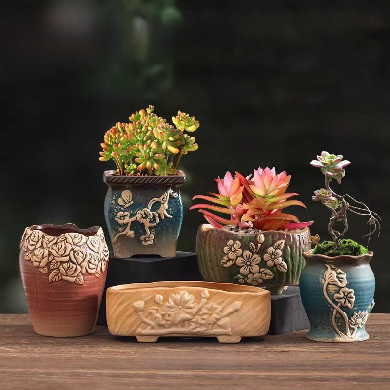 Keraminė sukulentų vaza, kvėpuojanti, stovinti ant grindų, modernus minimalistinis stilius