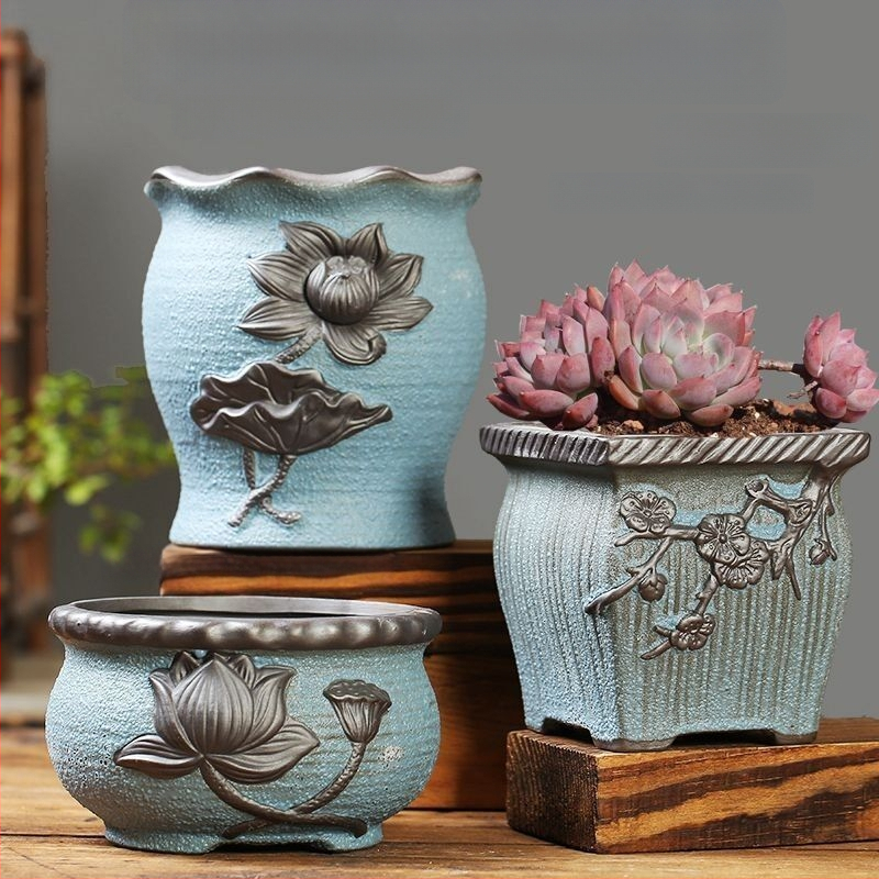 Keraminė sukulentų vaza, kvėpuojanti, stovinti ant grindų, modernus minimalistinis stilius