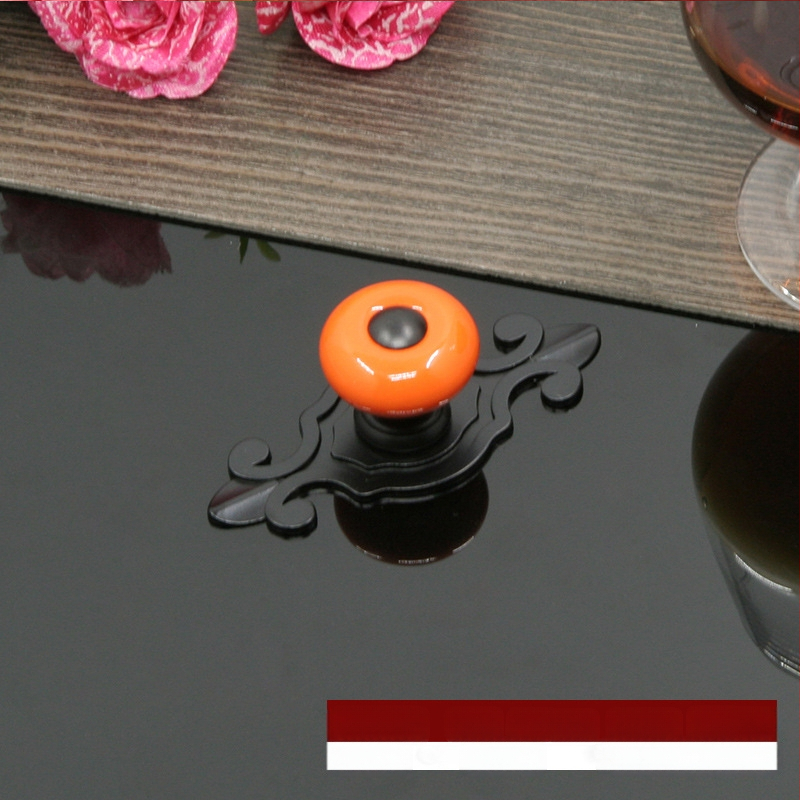 Apvali keramikinė spintos durų ir stalčiaus rankenėlė su baze, šiuolaikinis minimalistinis stilius.