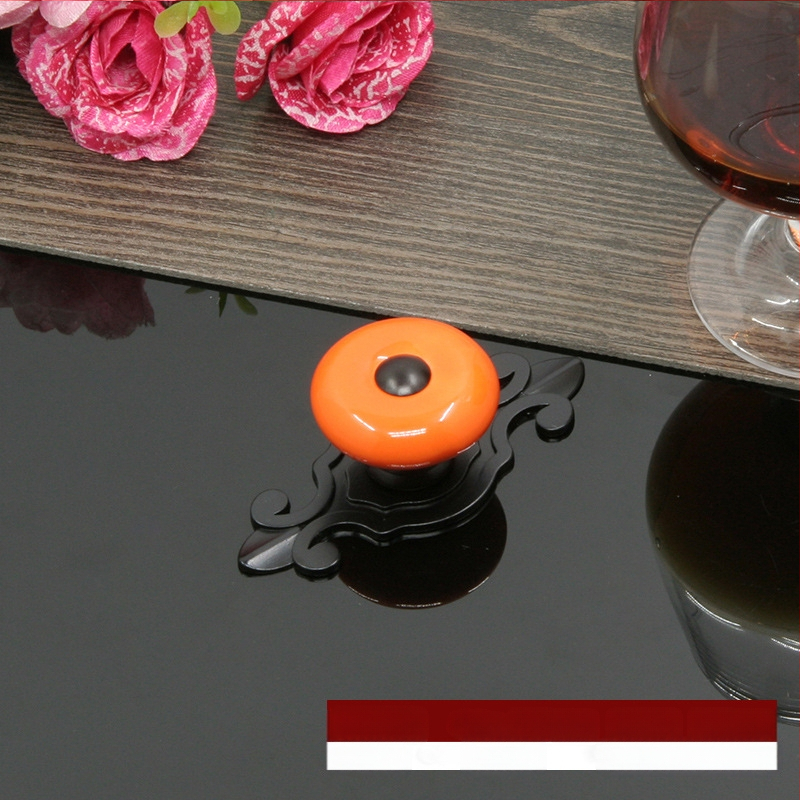 Apvali keramikinė spintos durų ir stalčiaus rankenėlė su baze, šiuolaikinis minimalistinis stilius.