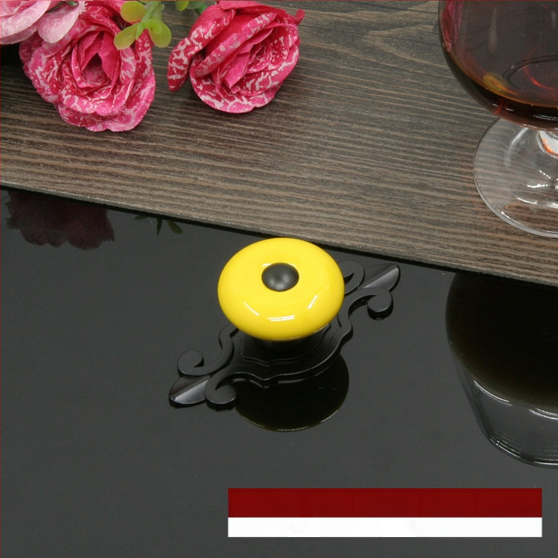 Apvali keramikinė spintos durų ir stalčiaus rankenėlė su baze, šiuolaikinis minimalistinis stilius.