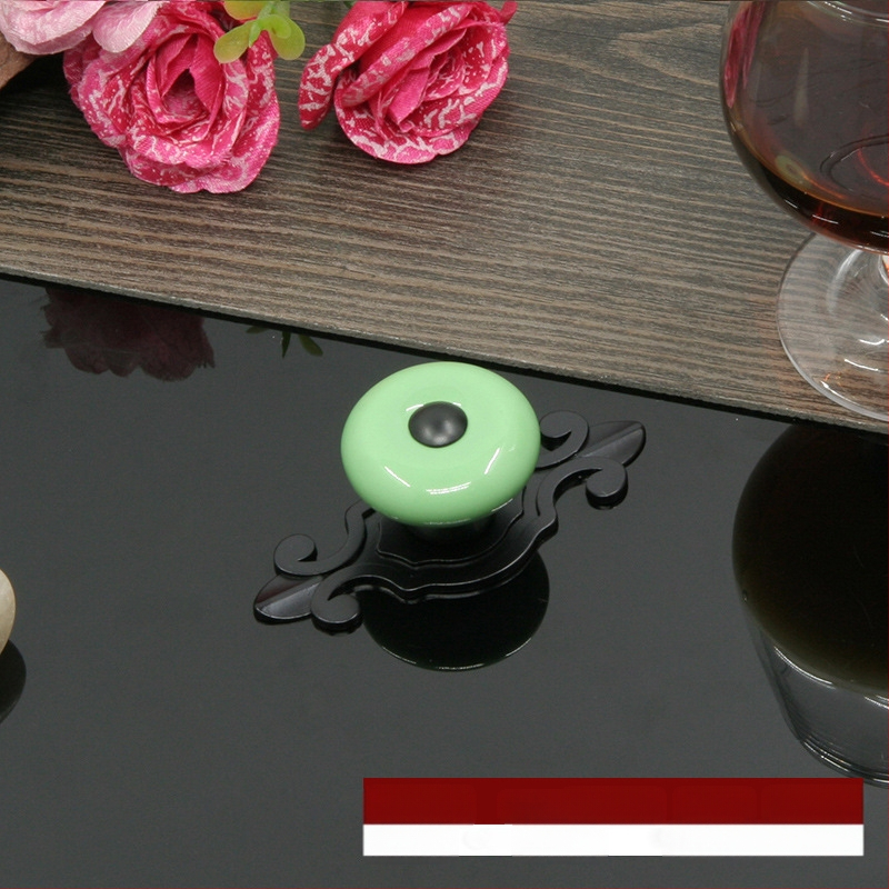 Apvali keramikinė spintos durų ir stalčiaus rankenėlė su baze, šiuolaikinis minimalistinis stilius.