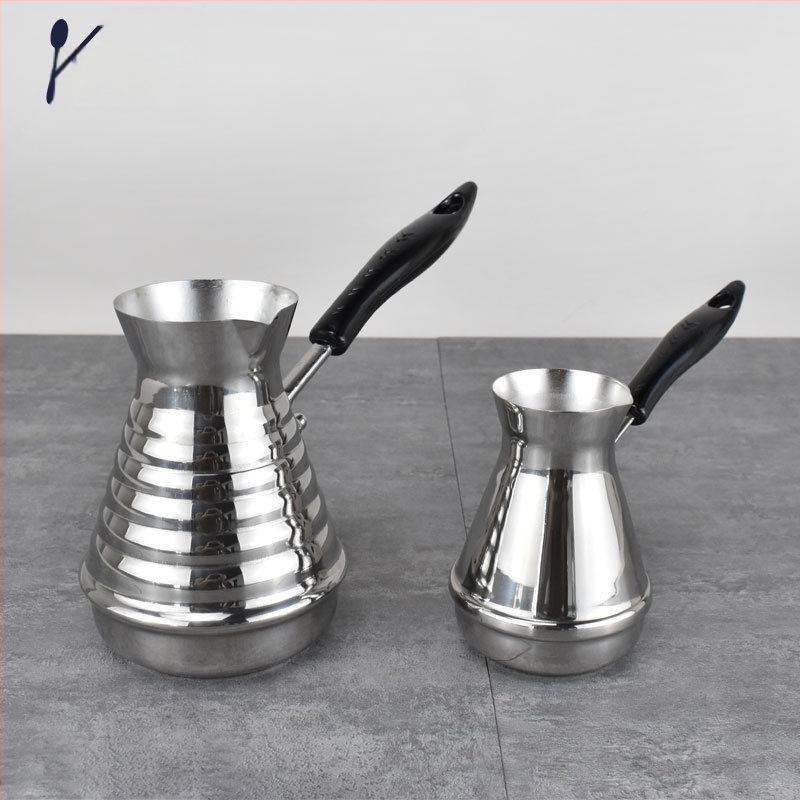 Nerūdijančio plieno kavos puodelis su viena rankena, smailu burna ir tefloninė danga pieno puta pagaminimui latte art