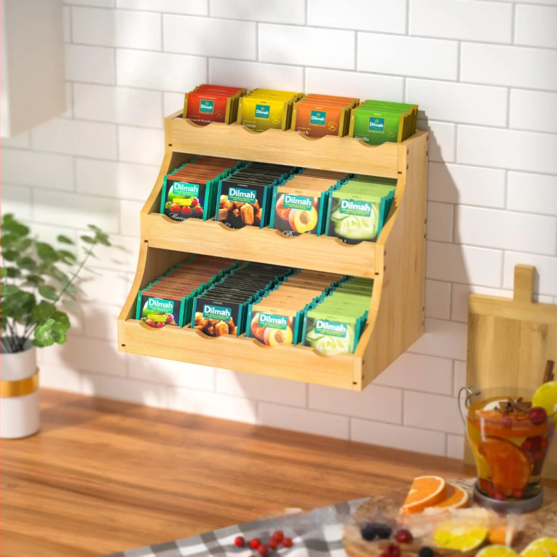 Medinis sieninis laikiklis prieskoniams ir kavos kapsulėms, iš bambuko, dviejų lygių kapsulių saugykla, trilypė arbatos ir kavos ekspozicija