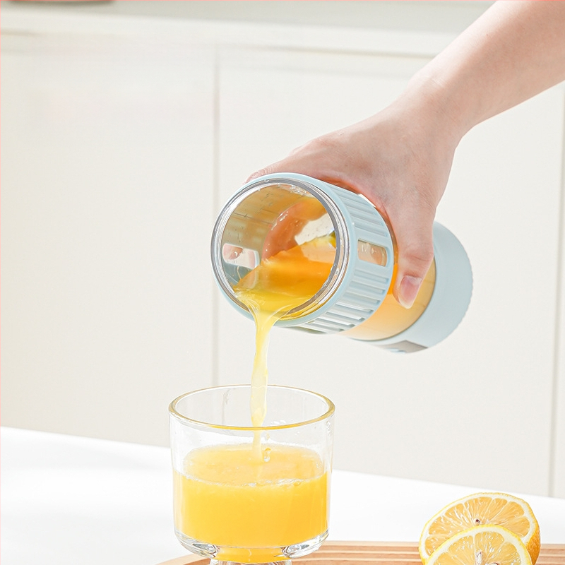 Elektrinis sulčių puodelis, 20001–22000 rpm, penki arba daugiau peilių, talpa 1001–1500 ml, įmontuota baterija, galia 10W