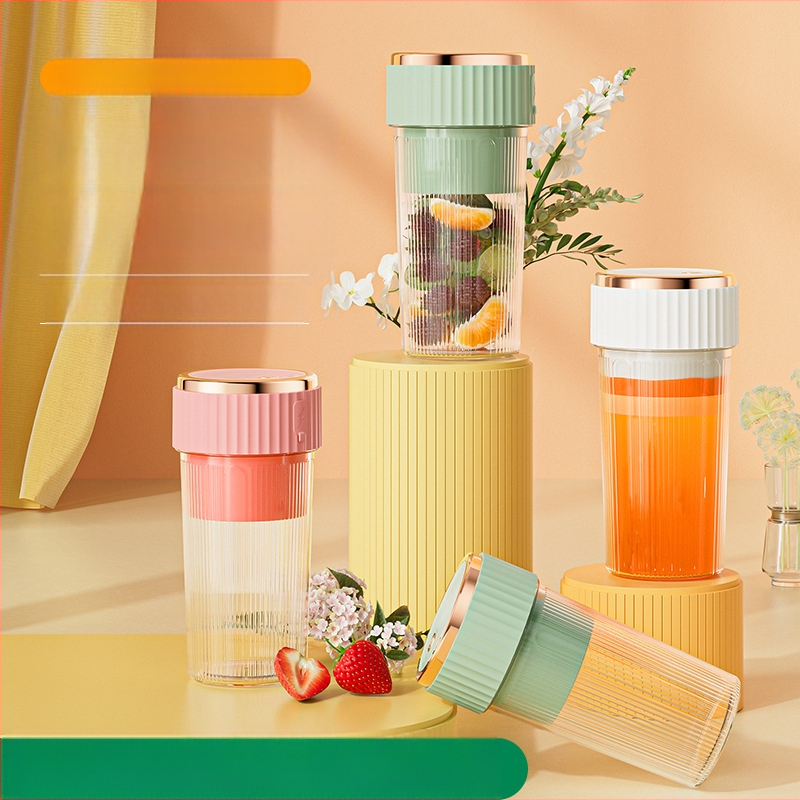 Nešiojamas įkraunamos sultų puodelis su įdėta baterija, 200W, 12000 rpm, 6 peilių galvutė, talpa 401–600 ml