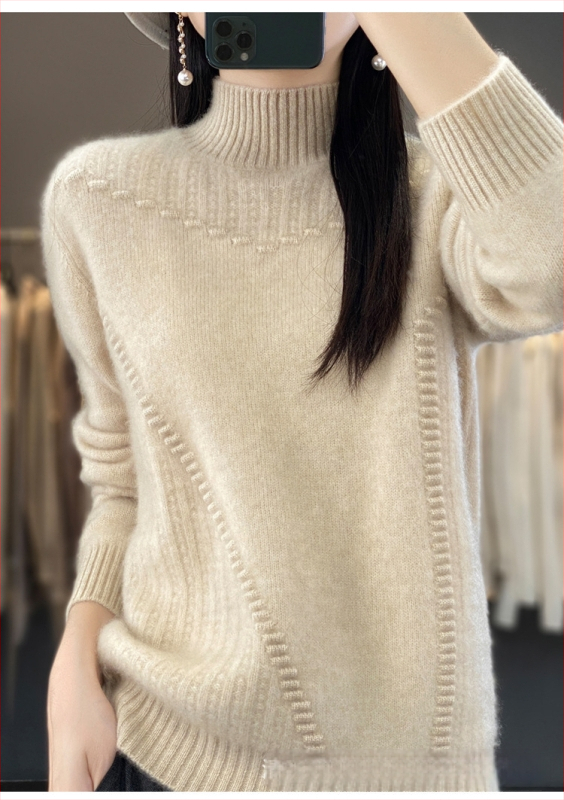 Vilnonis megztinis su pusaukštu kaklu, laisvas kirpimas, storas mezginys, ilgos rankovės