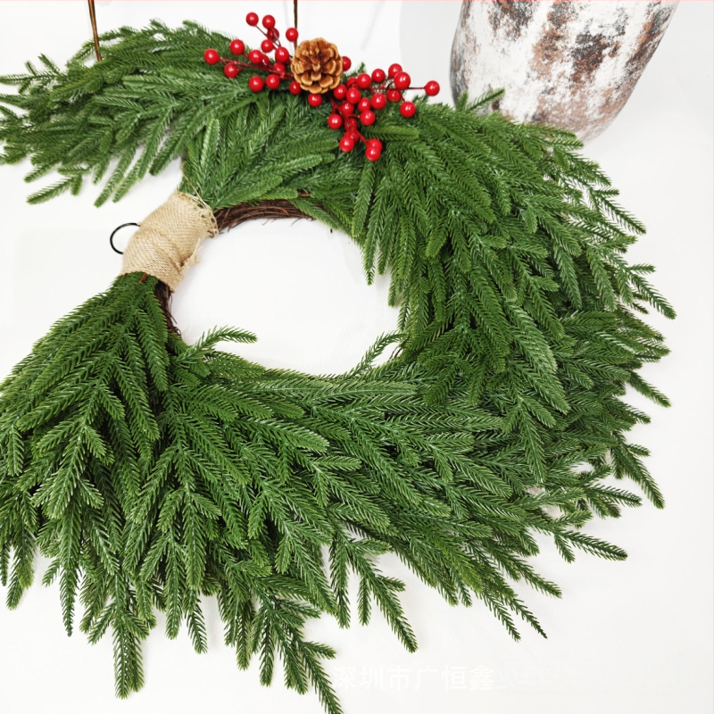 Τεχνητό χριστουγεννιάτικο στεφάνι - χειροποίητο, πλαστικό, έτοιμο για δώρο