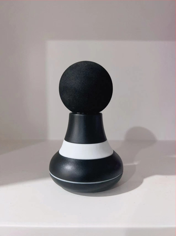 Mini fascia masažuoklis raumenų atsipalaidavimui – USB maitintimas, modelis RJ-R088, viena masažo galvutė, tinkama kaklui, nugarai, šlaunims, kojoms ir pėdoms, mušimo ir bakstelėjimo technikos