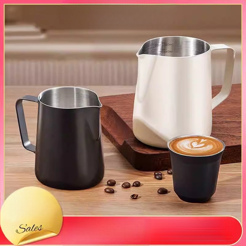 Latte art indas su matavimo skale ir siauru išpylimu