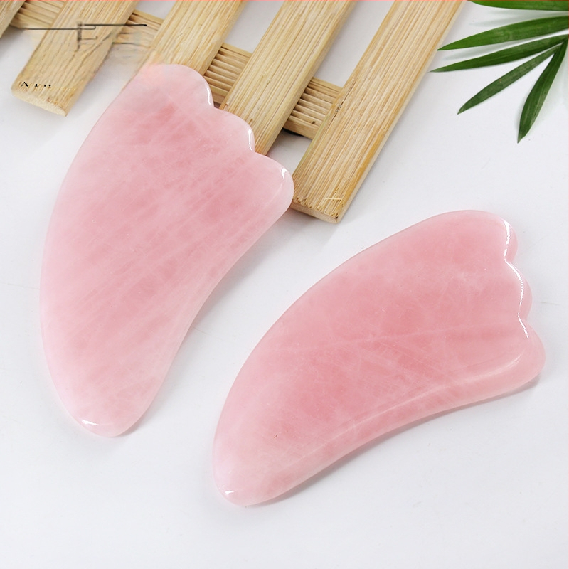 Gua Sha Scraper – Rozā kristālu jade trigāla sirds formā, materiāls: pulverveida kristāls, svars 65 g, specifikācijas: 1000, iepakojums: 200 gab., piemērots fitnesa aprīkojumam un veselības masāžām