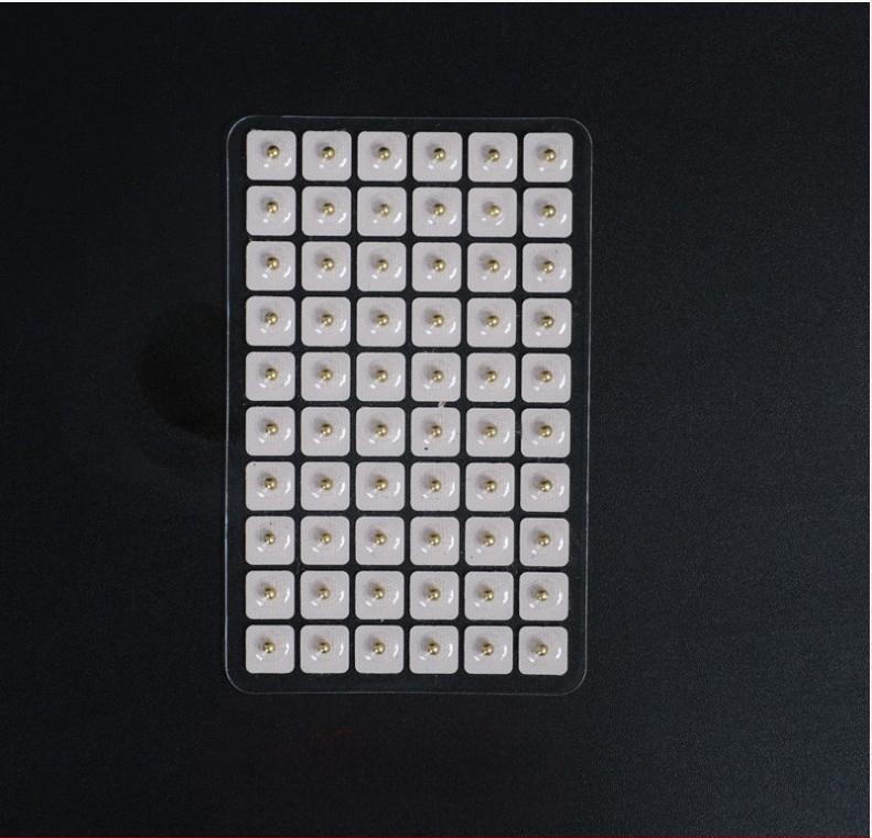 C-600 plne magnetické nálepky na ušné akupunktúrne body, balenie 300 kusov, pre masáž uší