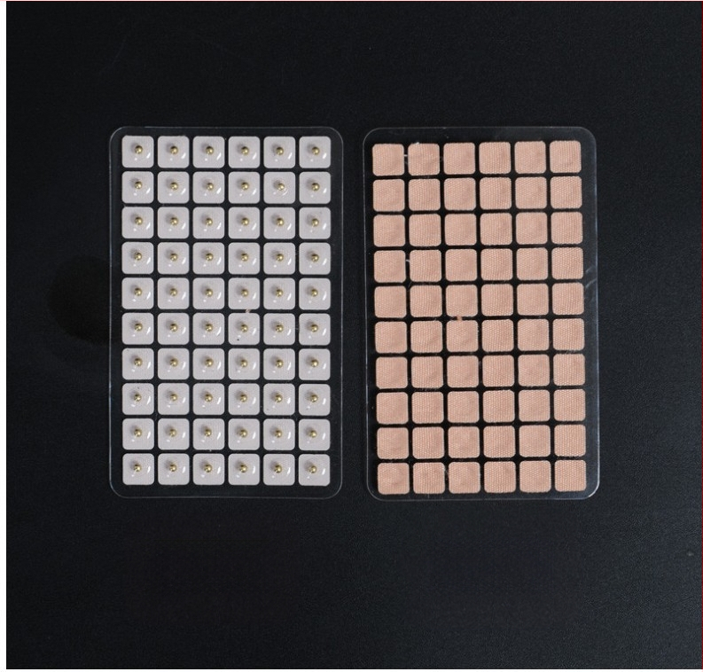 C-600 plne magnetické nálepky na ušné akupunktúrne body, balenie 300 kusov, pre masáž uší