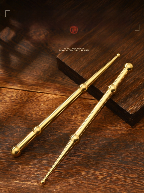 Bronzinė ilga akupunktūrinė lazdelė kojų masažui – akupresūros įrankis su meridianų žemėlapiu ir apsauginiu gaubtuvu