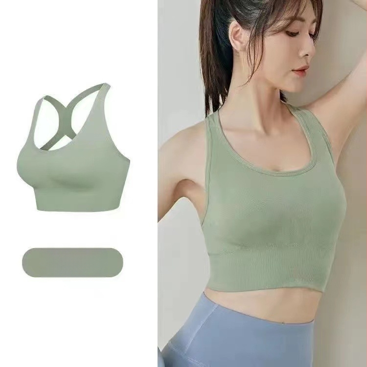 Nailoninis sportinis viršelis krūtinei be petnešių, 3/4 taurė, vidutinio formavimo, kvėpuojantis, sugeria prakaitą, moterims