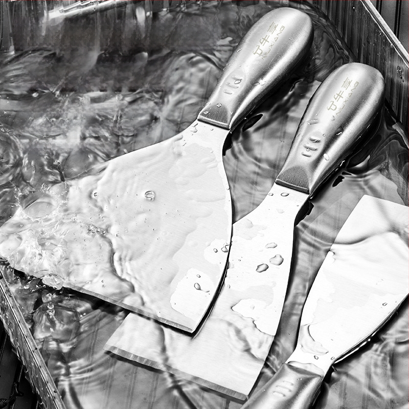 Шпакловъчен нож-скрепер от неръждаема стомана, едно тяло, дебелостенна конструкция, саблевиден връх за шпакловане на стени