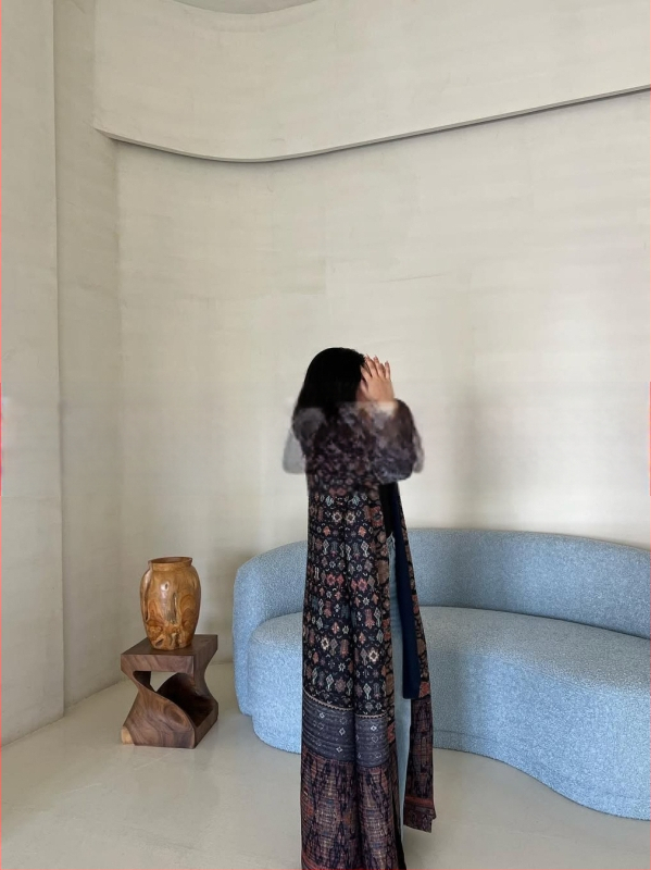 Plisuota moterų abaja su spausdintu raštu, laisvas kirpimas, ilgas rankovės, ilgas ilgis, poliesteris