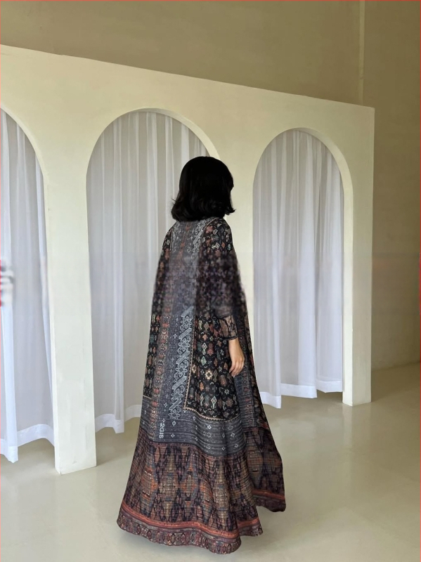 Plisuota moterų abaja su spausdintu raštu, laisvas kirpimas, ilgas rankovės, ilgas ilgis, poliesteris