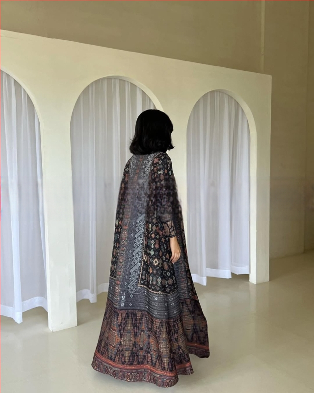 Plisuota moterų abaja su spausdintu raštu, laisvas kirpimas, ilgas rankovės, ilgas ilgis, poliesteris