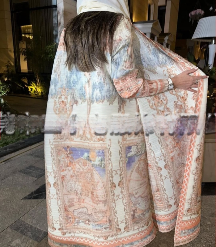 Plisuota moterų abaja su spausdintu raštu, laisvas kirpimas, ilgas rankovės, ilgas ilgis, poliesteris