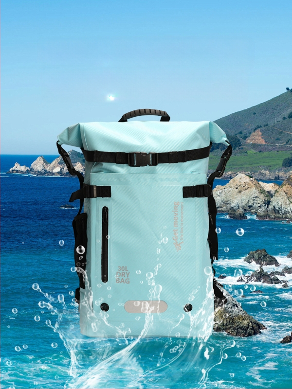 30L vandeniui atspari kuprinė iš anglies pluošto, su sausai–drėgnai atskyrimu ir keliomis kišenėmis