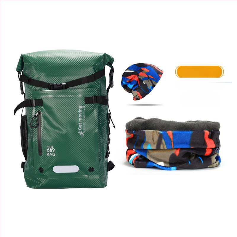 30L vandeniui atspari kuprinė iš anglies pluošto, su sausai–drėgnai atskyrimu ir keliomis kišenėmis