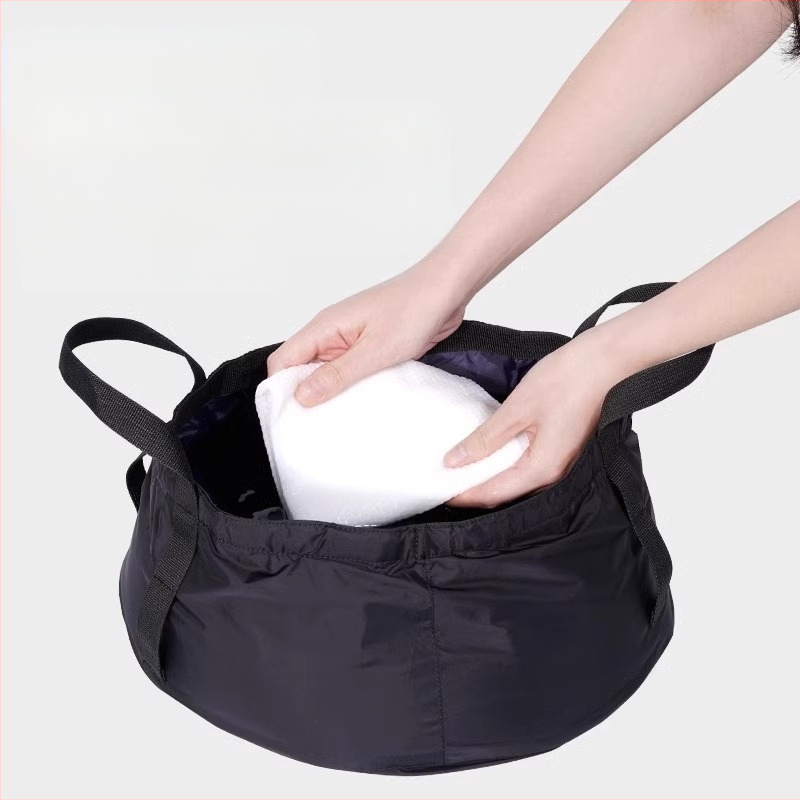 Nešiojamos sulankstomos vandens baseinas kelionėms ir laukei; medžiaga: jautienos sausgyslės audinys; atsparus vandeniui audinys; talpa 8,5 L; logotipo spausdinimas