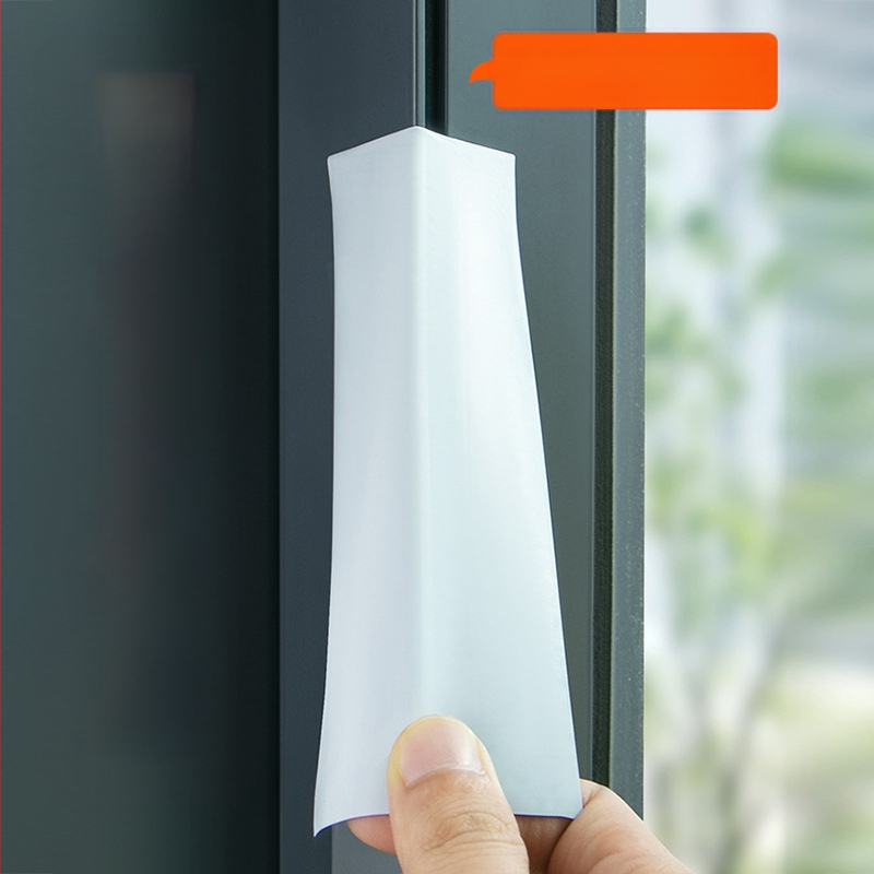 Langų sandarinimo juosta – be klijų likučių, atspari vėjui ir vandeniui, užpildo spragas tarp stiklo durų ir langų; žiemai šiluminė apsauga.