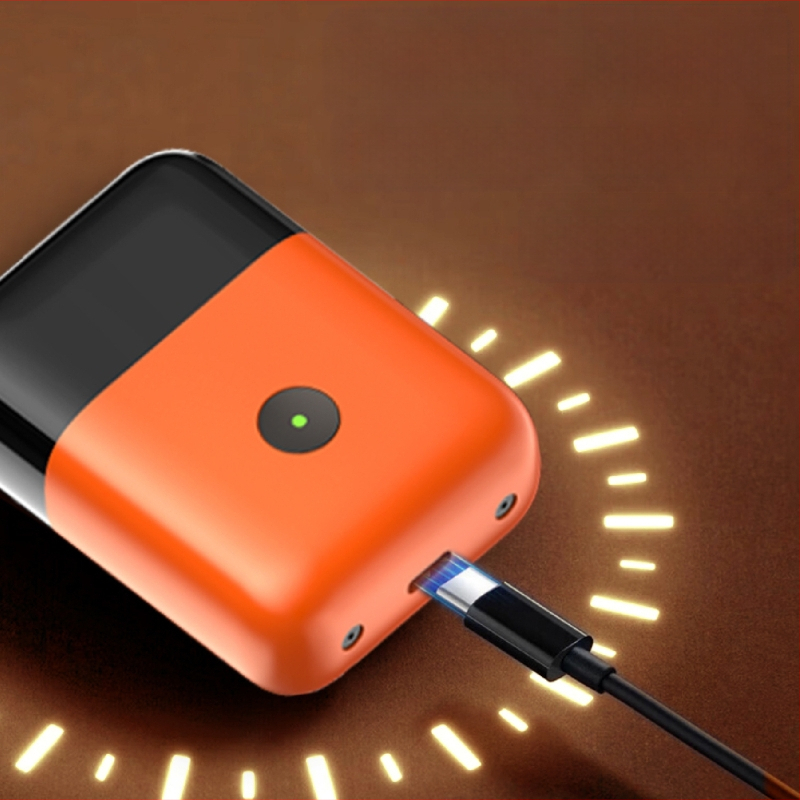 IP67 atsparus vandeniui elektrinis skustuvas, viso kūno plovimui, 3 peilių galvutės, įmontuota 800–1000 mAh baterija, įkraunamas, be šepetėlių variklis, žemas triukšmas