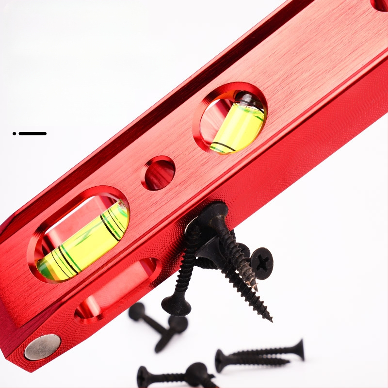 Нивелир с мощен магнит, отливен корпус, 4 водни балона, за тръбопроводни инсталации