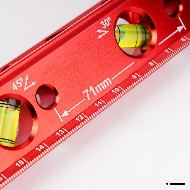 Нивелир с мощен магнит, отливен корпус, 4 водни балона, за тръбопроводни инсталации