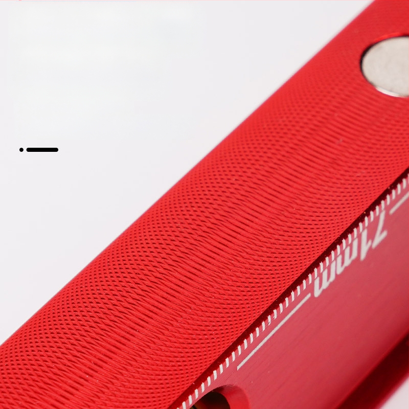 Нивелир с мощен магнит, отливен корпус, 4 водни балона, за тръбопроводни инсталации