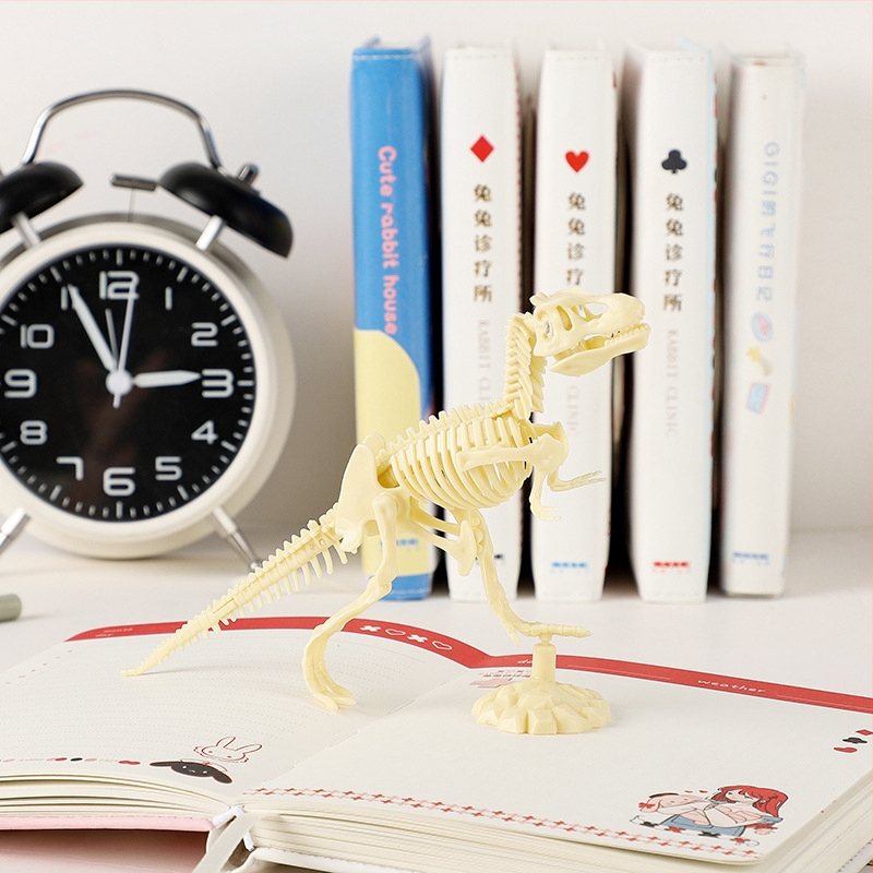 Plastmasas arheoloģiskā rotaļlieta dinozauru fosiliju izrakšanai – Tyrannosaurus Rex skeleta modelis izglītībai, kognitīvajai attīstībai, roku- acu koordinācijai, 14+