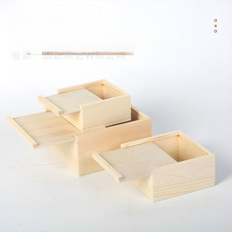 Kvadratinė medinė dėžutė su ištraukiamu dangteliu papuošalėms ir laikrodžiams – natūralus medis, logotipo spausdinimas įmanomas