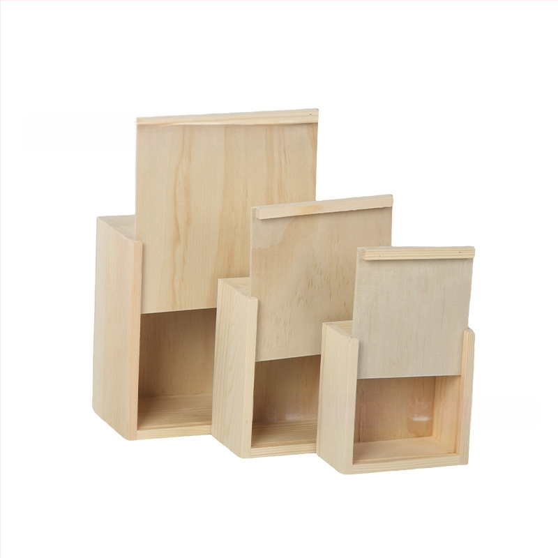 Kvadratinė medinė dėžutė su ištraukiamu dangteliu papuošalėms ir laikrodžiams – natūralus medis, logotipo spausdinimas įmanomas