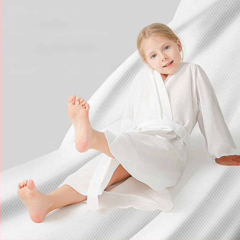 Shock Vaikų vienkartinis vonios chalatas ir rankšluostis, neaustas audinys, 95% poliesteris, greitas džiūvimas, sugeria, unisex, rudens sezonai