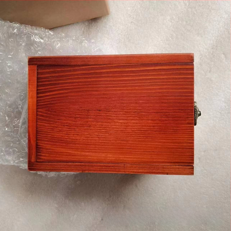 Vienkārša koka mājdzīvnieku urna, piemiņas pelnu uzglabāšanas kastīte kaķiem un suņiem, masīvs koks, nacionālais stils, pielāgošana pieejama