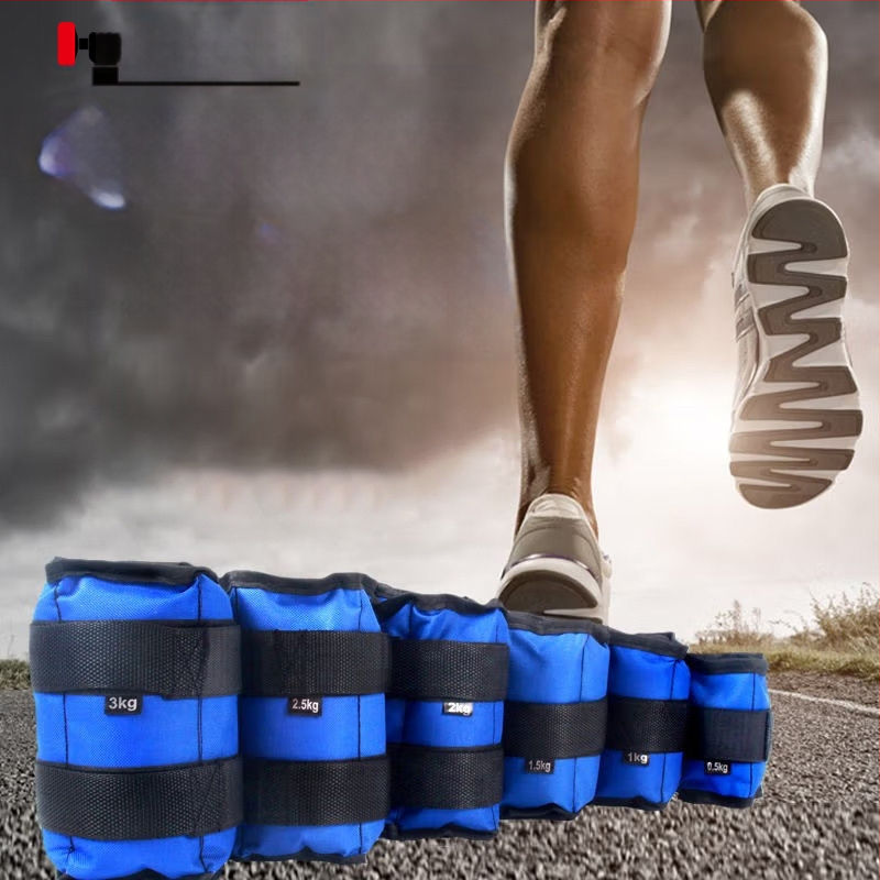 Helida leginsės su smėlio svoriais treniruotėms, reguliuojami čiurnos ir riešo svoriai